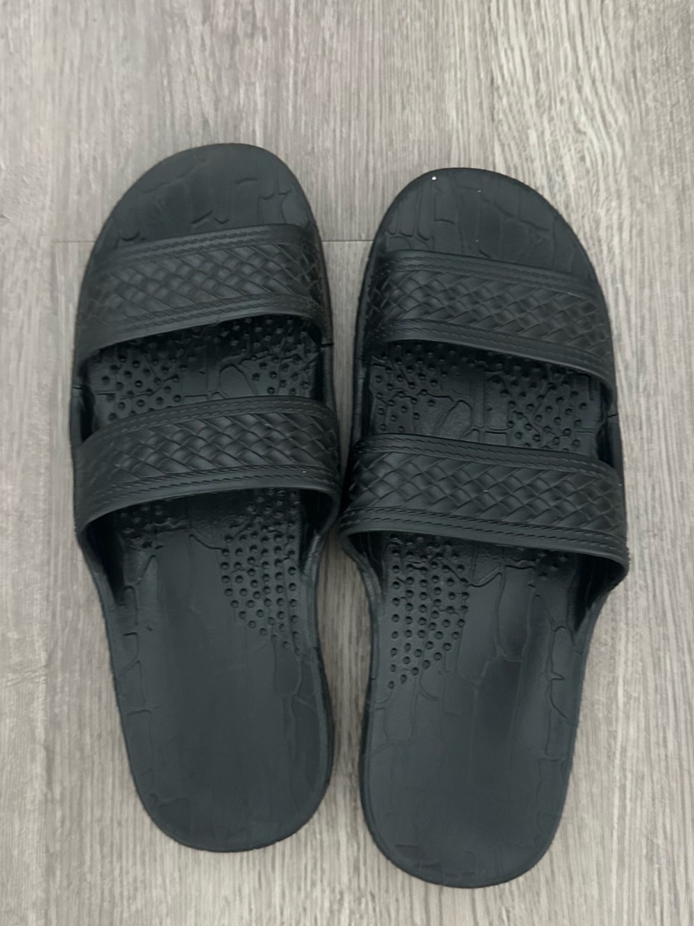 Hawaiian black sandals